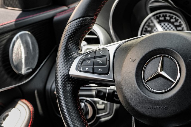 Mercedes-Benz C 43 AMG Vehicle Full-screen Gallery Image 16