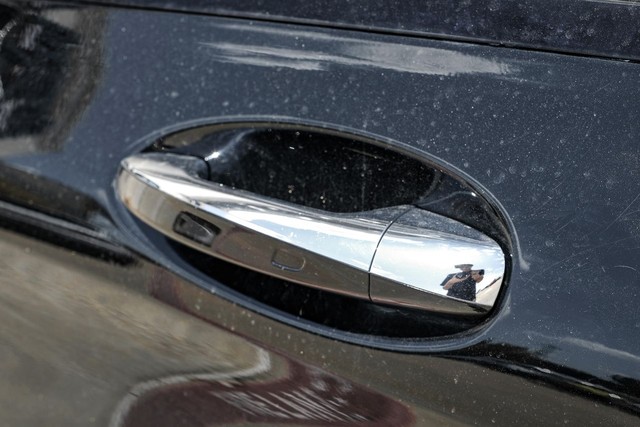 Mercedes-Benz C 43 AMG Vehicle Full-screen Gallery Image 34