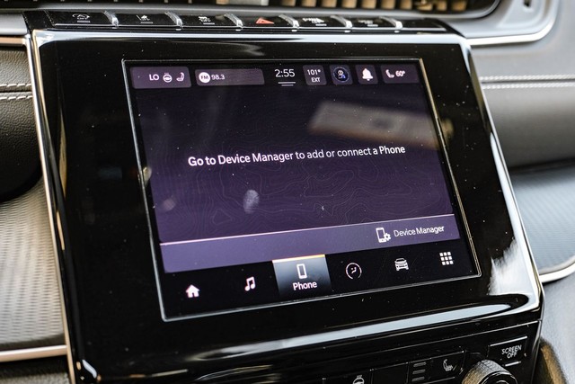 Jeep Grand Cherokee Vehicle Full-screen Gallery Image 25