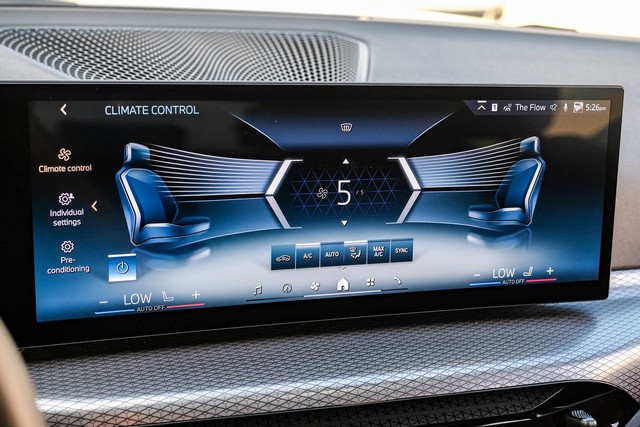 BMW i4 Vehicle Full-screen Gallery Image 26