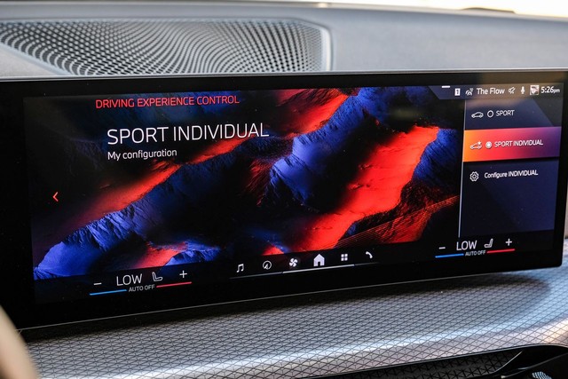 BMW i4 Vehicle Full-screen Gallery Image 27