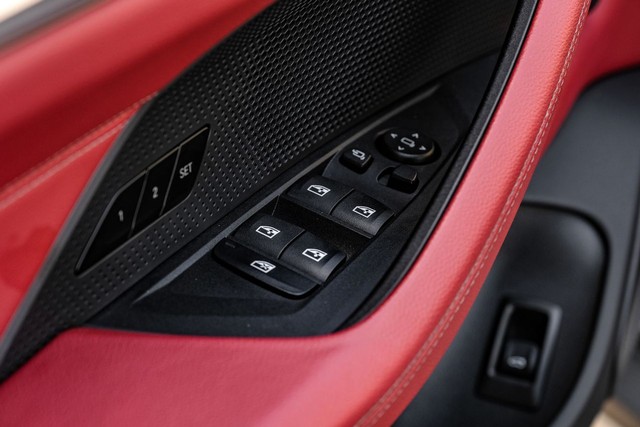 BMW i4 Vehicle Full-screen Gallery Image 47