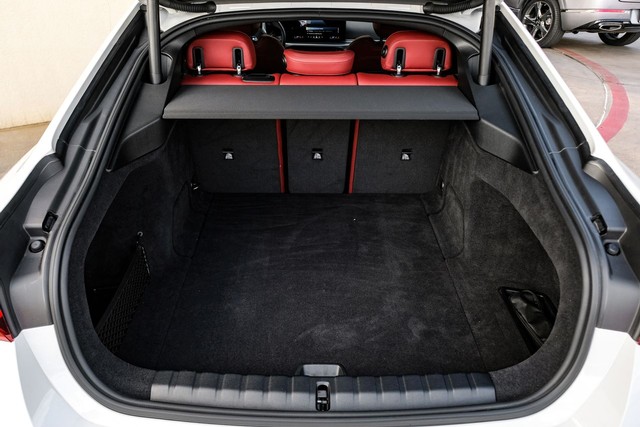 BMW i4 Vehicle Full-screen Gallery Image 57