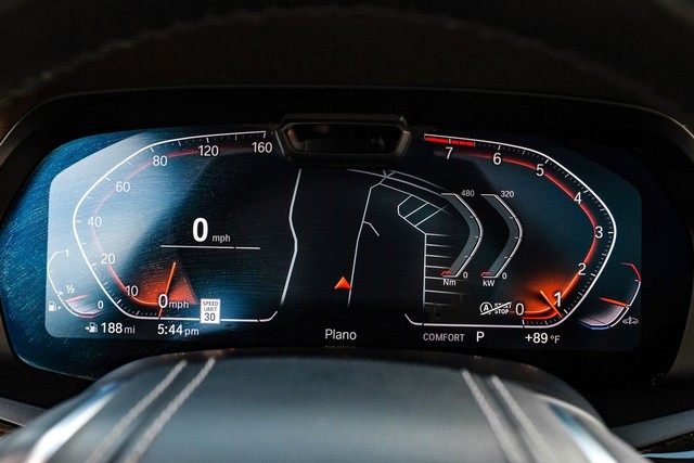 BMW X7 Vehicle Full-screen Gallery Image 18