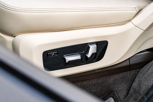 BMW X7 Vehicle Full-screen Gallery Image 49