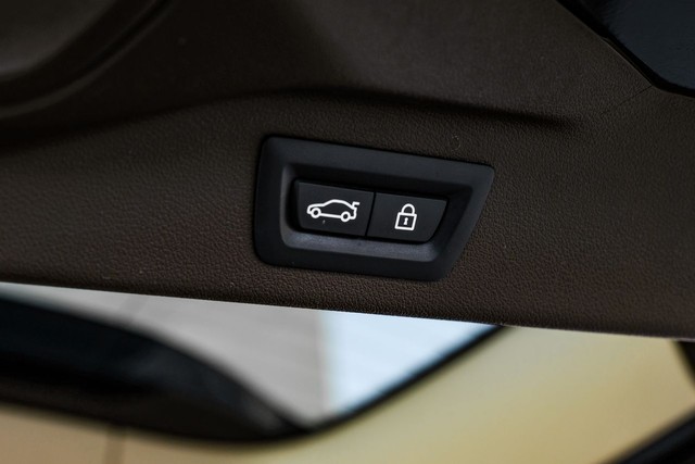 BMW X7 Vehicle Full-screen Gallery Image 70