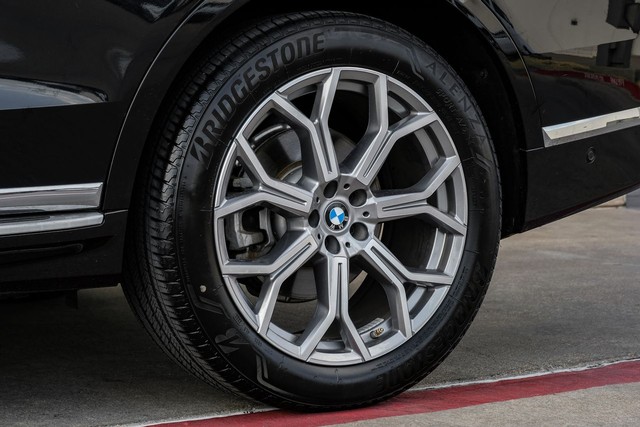 BMW X7 Vehicle Full-screen Gallery Image 77