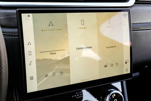 Jaguar F-Pace Vehicle Full-screen Gallery Image 35