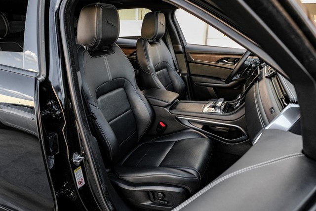 Jaguar F-Pace Vehicle Full-screen Gallery Image 39