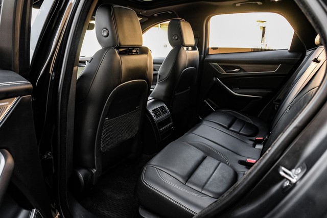 Jaguar F-Pace Vehicle Full-screen Gallery Image 43