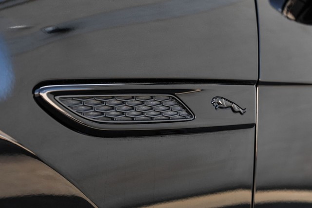 Jaguar F-Pace Vehicle Full-screen Gallery Image 57