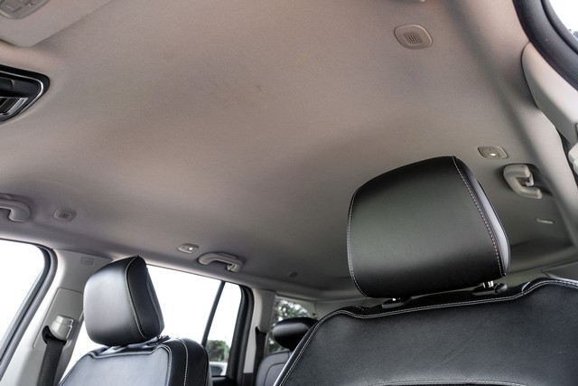 Jeep Grand Cherokee Vehicle Full-screen Gallery Image 26