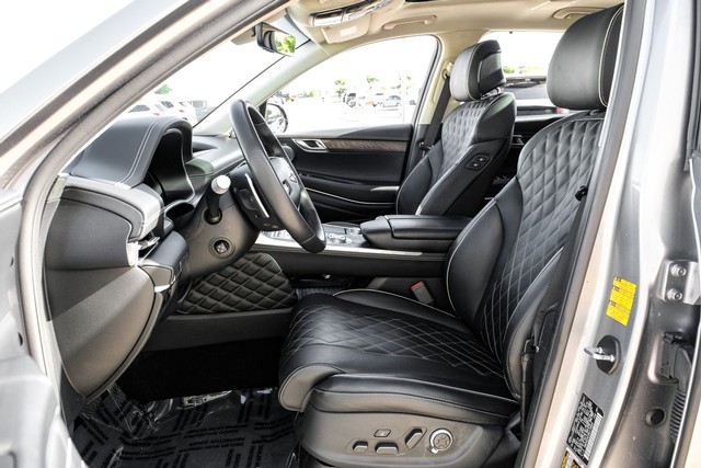 Genesis GV80 Vehicle Full-screen Gallery Image 03