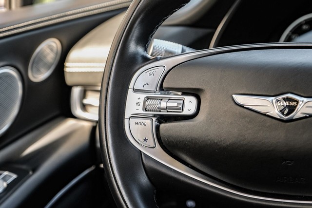 Genesis GV80 Vehicle Full-screen Gallery Image 17