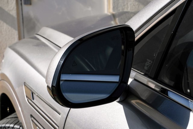 Genesis GV80 Vehicle Full-screen Gallery Image 37