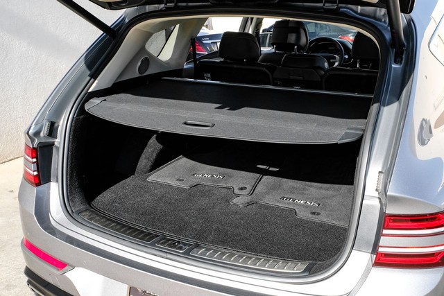 Genesis GV80 Vehicle Full-screen Gallery Image 45