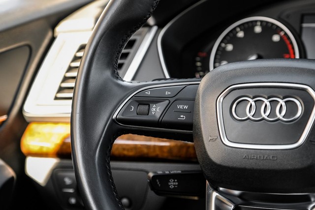 Audi Q5 Vehicle Full-screen Gallery Image 15