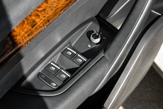 Audi Q5 Vehicle Full-screen Gallery Image 38
