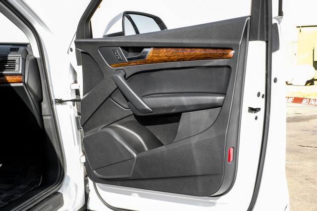 Audi Q5 Vehicle Full-screen Gallery Image 39