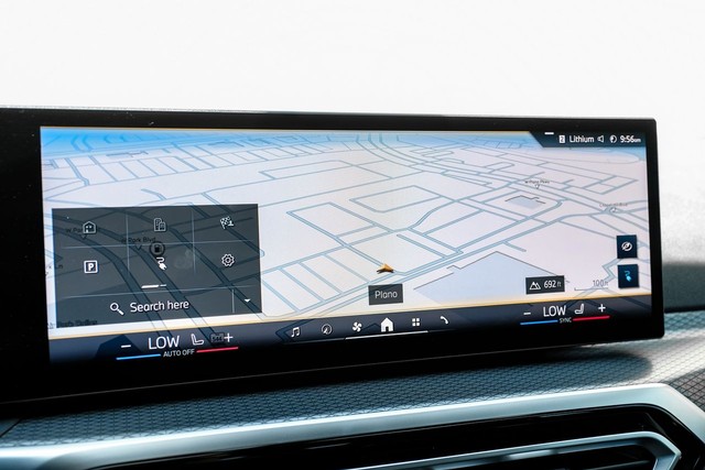 BMW i4 Vehicle Full-screen Gallery Image 18
