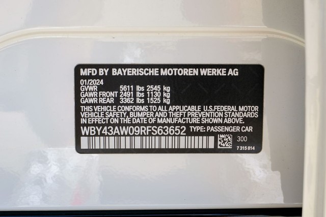 BMW i4 Vehicle Full-screen Gallery Image 49