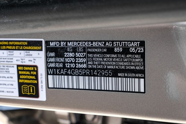 Mercedes-Benz C 300 Vehicle Full-screen Gallery Image 51