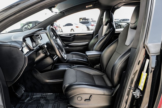 Tesla Model X Vehicle Full-screen Gallery Image 02