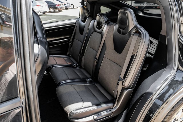 Tesla Model X Vehicle Full-screen Gallery Image 37