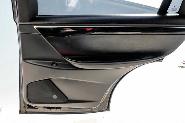 Tesla Model X Vehicle Full-screen Gallery Image 44