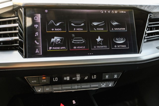 Audi Q4 e-tron Vehicle Full-screen Gallery Image 24