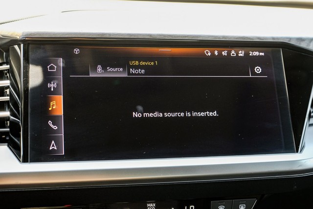 Audi Q4 e-tron Vehicle Full-screen Gallery Image 28