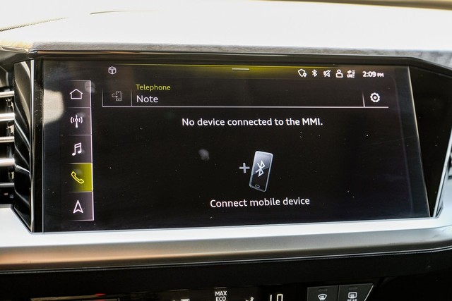 Audi Q4 e-tron Vehicle Full-screen Gallery Image 29