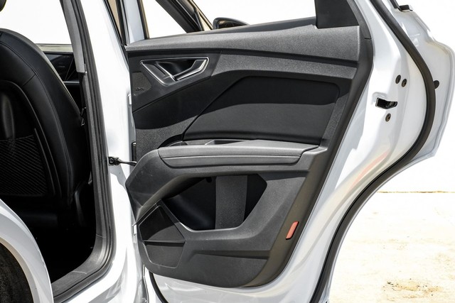 Audi Q4 e-tron Vehicle Full-screen Gallery Image 43