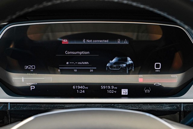 Audi e-tron Sportback Vehicle Full-screen Gallery Image 19