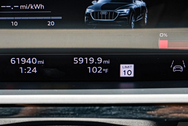 Audi e-tron Sportback Vehicle Full-screen Gallery Image 20