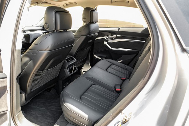 Audi e-tron Sportback Vehicle Full-screen Gallery Image 35