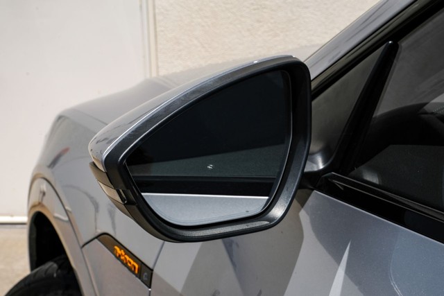Audi e-tron Sportback Vehicle Full-screen Gallery Image 38