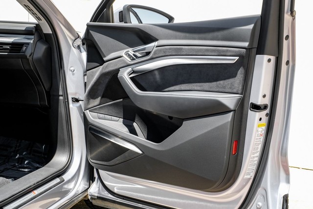 Audi e-tron Sportback Vehicle Full-screen Gallery Image 41