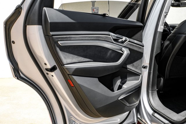Audi e-tron Sportback Vehicle Full-screen Gallery Image 42