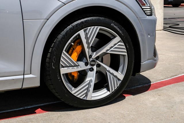 Audi e-tron Sportback Vehicle Full-screen Gallery Image 48