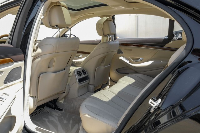 Mercedes-Benz S-Class Vehicle Full-screen Gallery Image 44