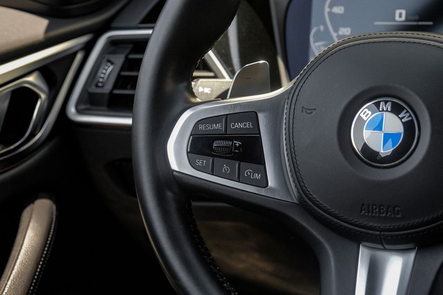 BMW 4 Series Vehicle Full-screen Gallery Image 17