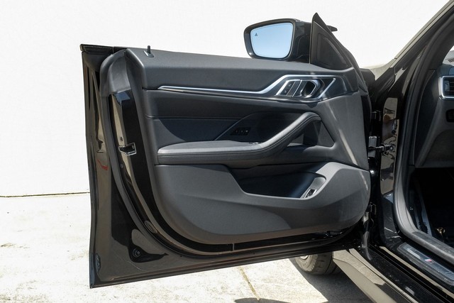 BMW 4 Series Vehicle Full-screen Gallery Image 52