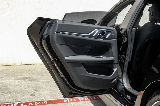 BMW 4 Series Vehicle Full-screen Gallery Image 57