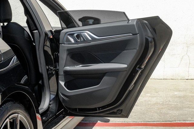 BMW 4 Series Vehicle Full-screen Gallery Image 59