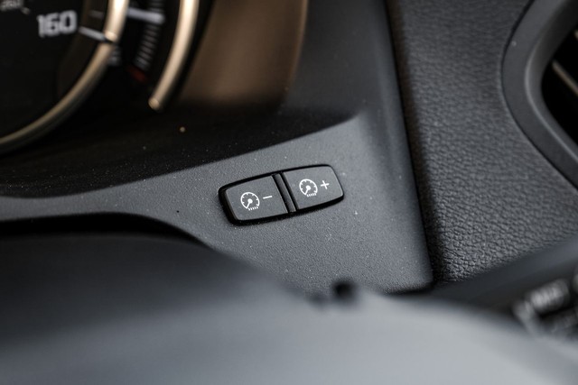 Acura MDX Vehicle Full-screen Gallery Image 29