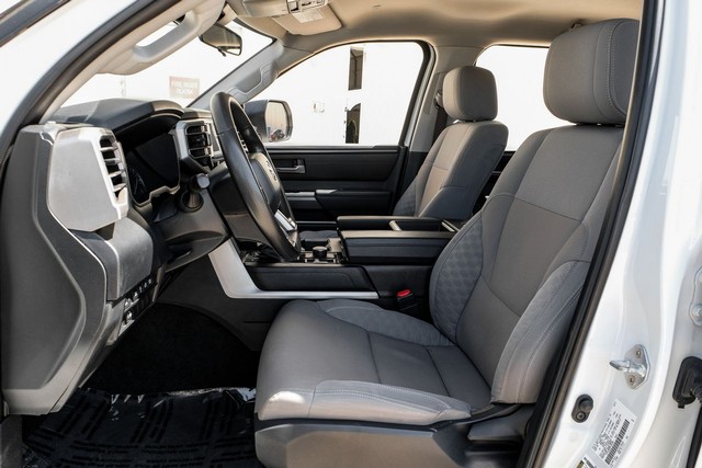 Toyota Tundra 4WD Vehicle Full-screen Gallery Image 03