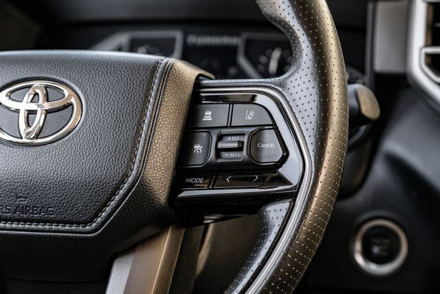 Toyota Tundra 4WD Vehicle Full-screen Gallery Image 16