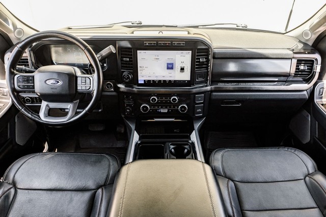 Ford Super Duty F-250 SRW Vehicle Full-screen Gallery Image 13