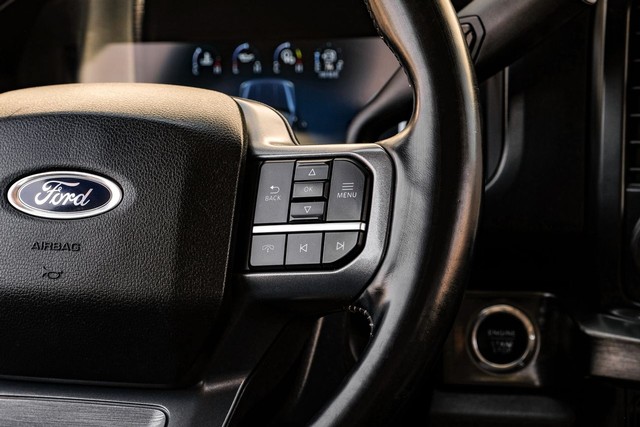 Ford Super Duty F-250 SRW Vehicle Full-screen Gallery Image 18